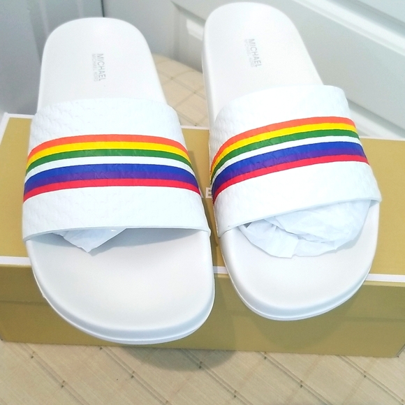 Michael Kors Gilmore Slides - Picture 5 of 6